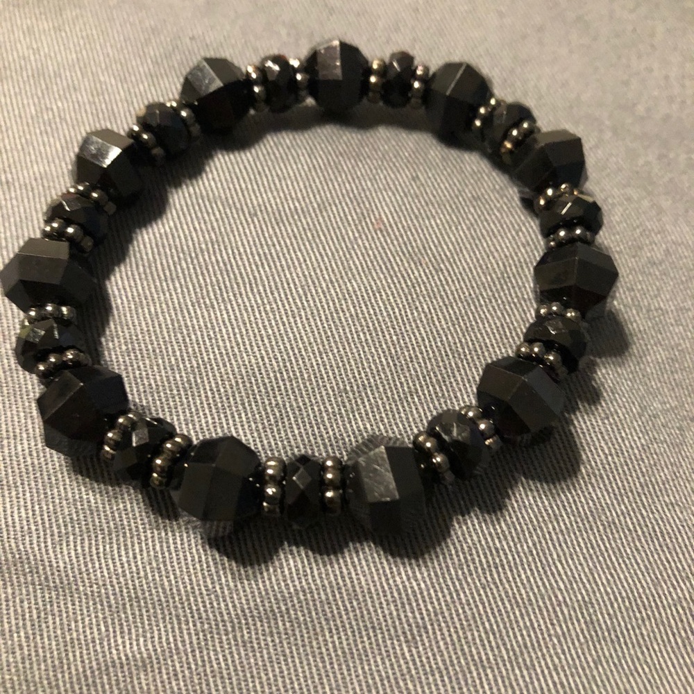 ⚡️Black beaded stretch bracelet. EUC.